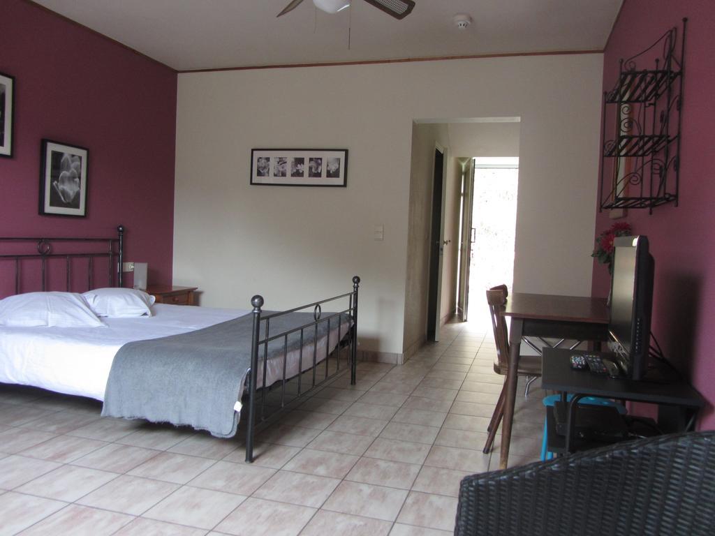 Auberge De La Lesse Celles  Екстер'єр фото