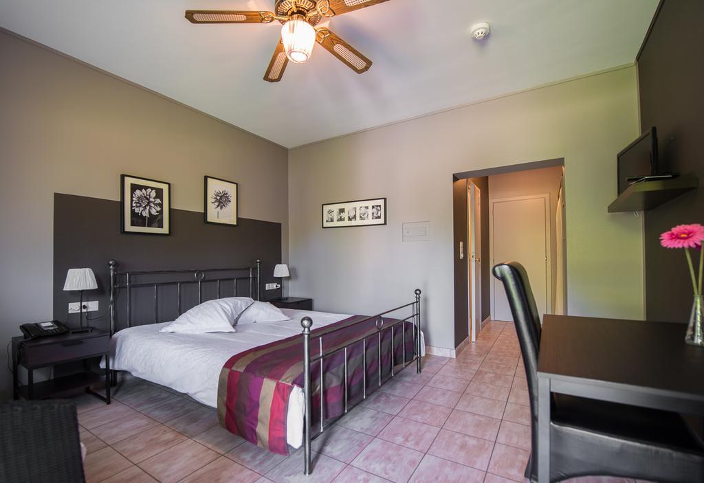 Auberge De La Lesse Celles  Екстер'єр фото