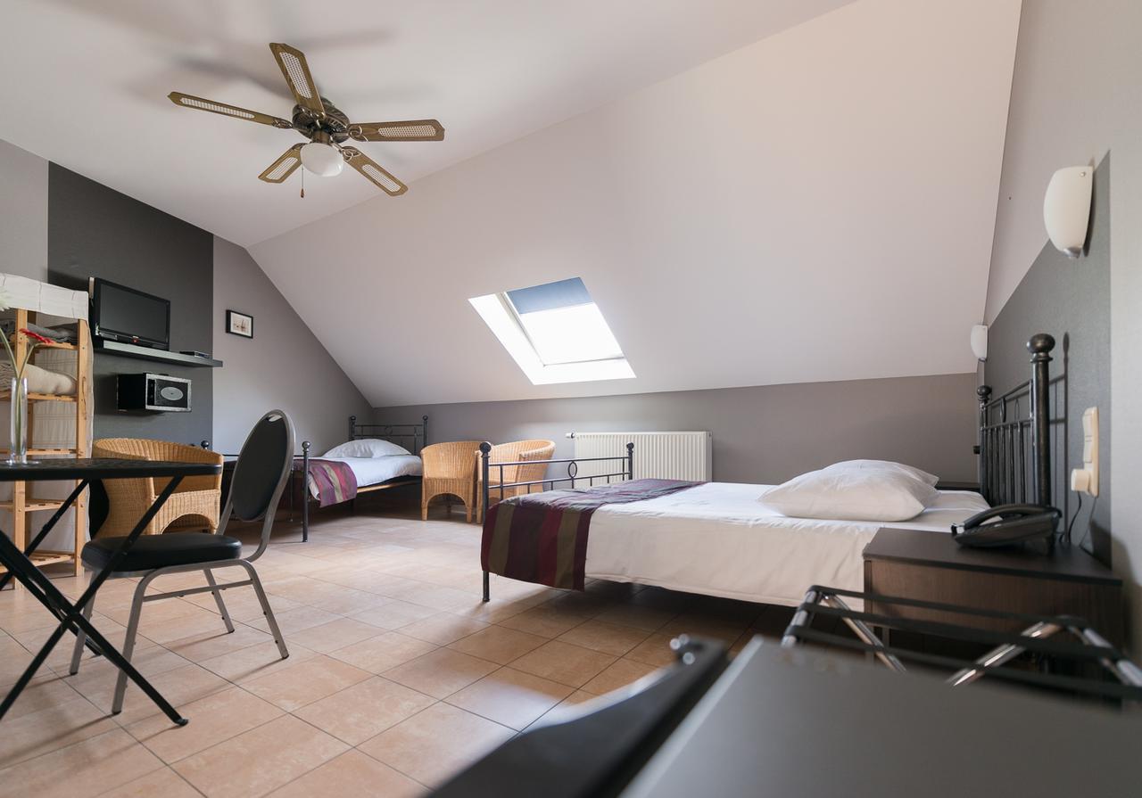 Auberge De La Lesse Celles  Екстер'єр фото