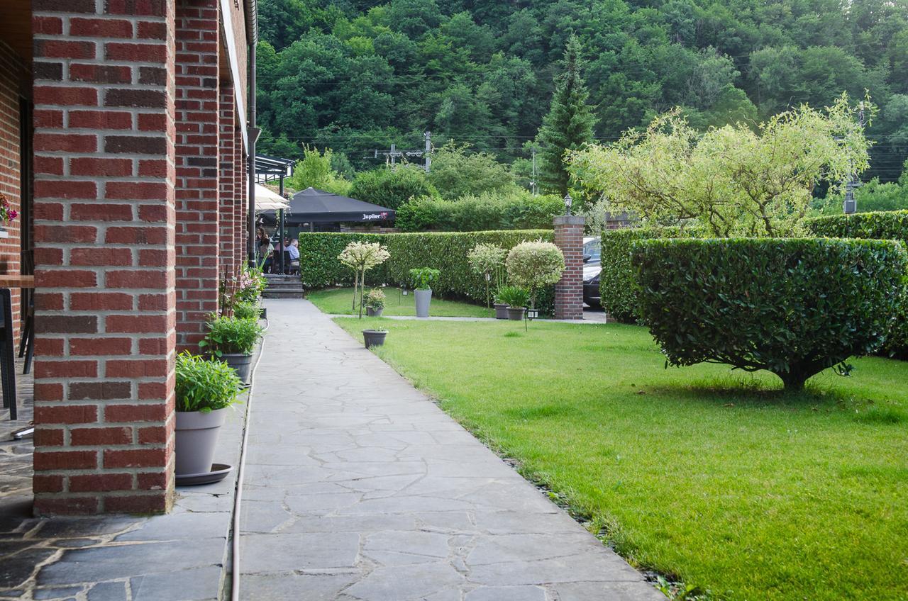 Auberge De La Lesse Celles  Екстер'єр фото