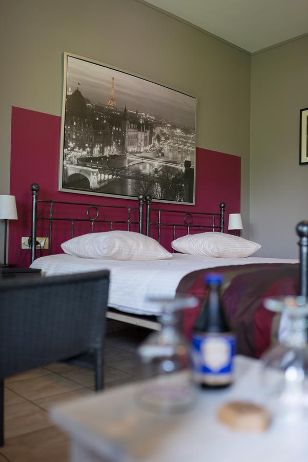 Auberge De La Lesse Celles  Екстер'єр фото