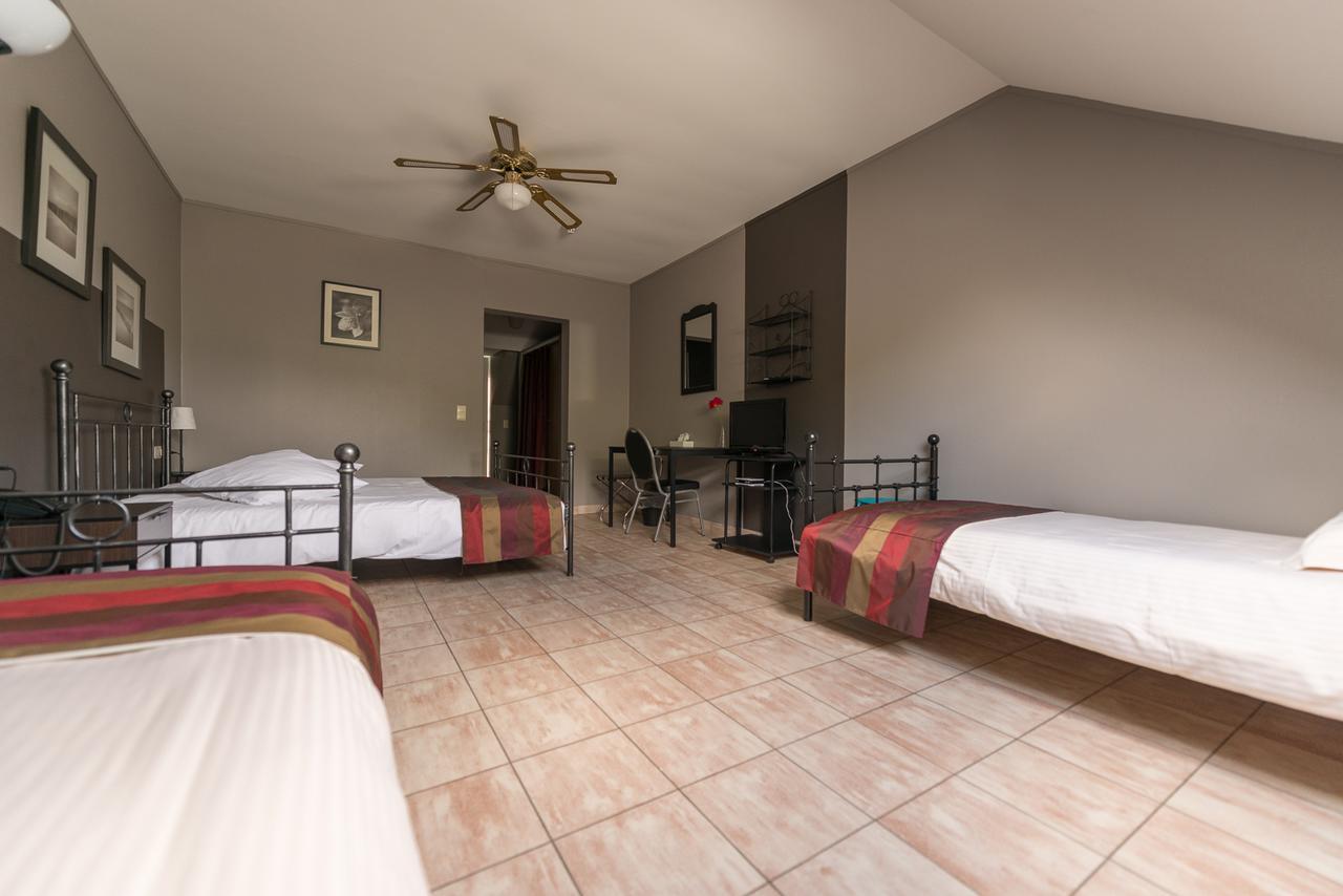 Auberge De La Lesse Celles  Екстер'єр фото