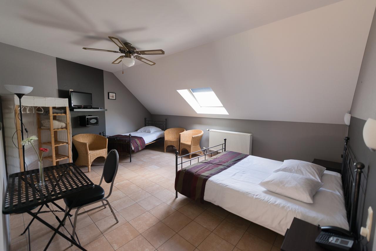 Auberge De La Lesse Celles  Екстер'єр фото